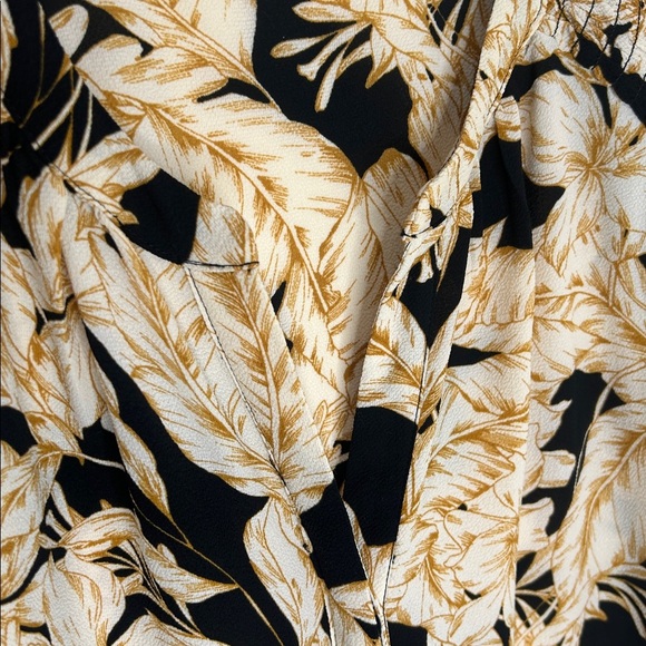 ROSE + OLIVE Black Ivory Smocked Floral Print Flutter Sleeve Blouse Size 1X - Picture 15 of 16